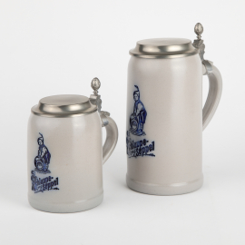 Glasierter Steingutkrug mit Zinn-Deckel